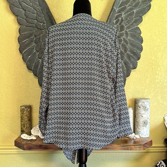 Pleione Button Down Shirt With Front Tie - Picture 7 of 9